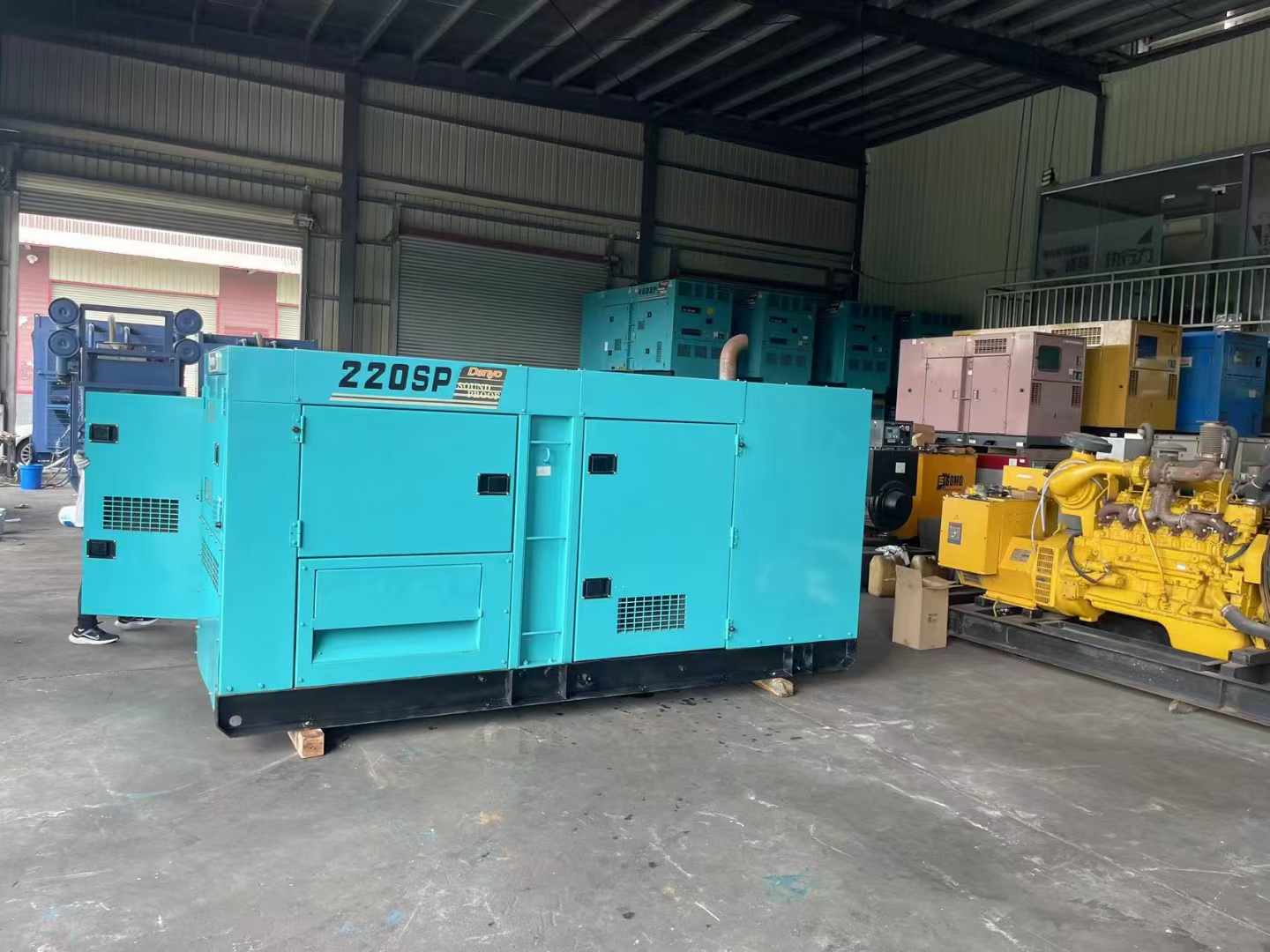 顺义柴油发电机组长期不间断运行时，如何监控其温度和压力？